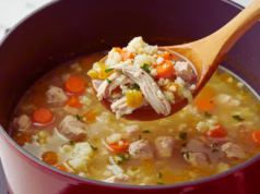Sopa de galinha com arroz