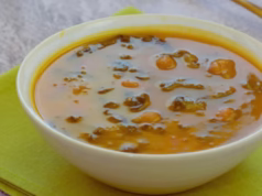 Sopa de abóbora e couve