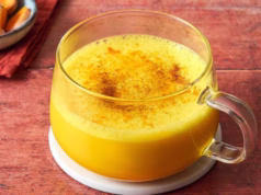 Leite dourado com curcuma